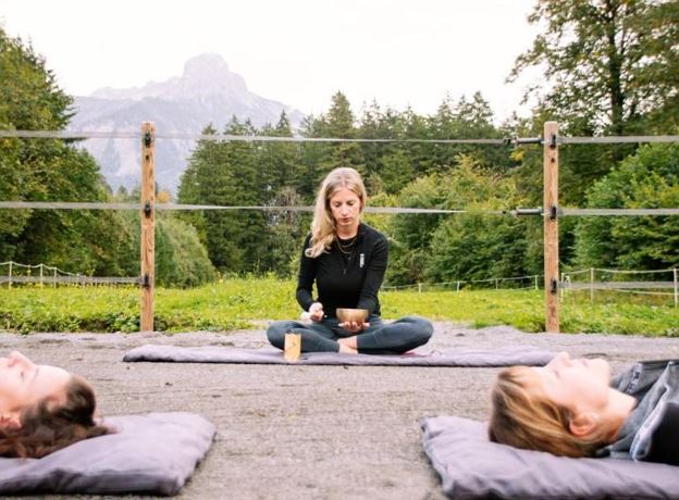 Abendliche Entspannungseinheit mit Pferden