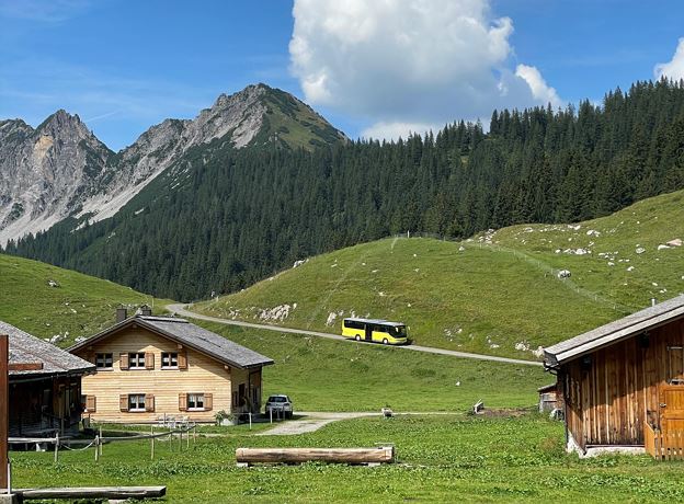 Wanderbus zur Alpe Laguz
